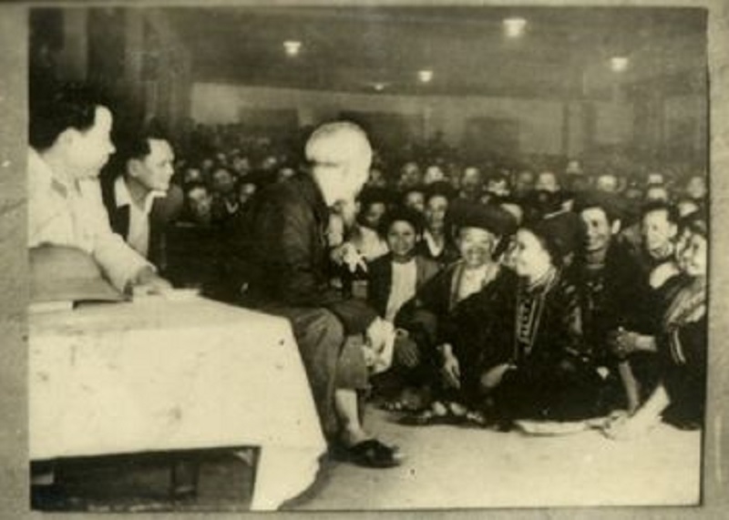 Cách mạng tháng tám thành công vào thời gian nào?