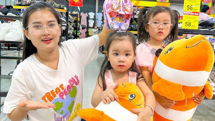 Em cám Đi siêu thị - hành trình khám phá thế giới mua sắm