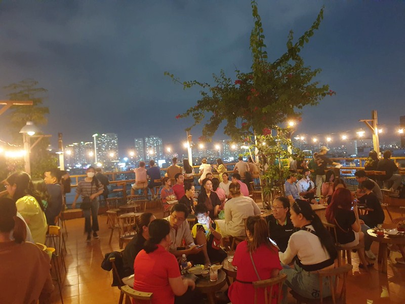 Khám phá menu Đặc sắc tại thương rooftop quận 4, Địa Điểm lý tưởng cho buổi hẹn hò và gặp gỡ bạn bè